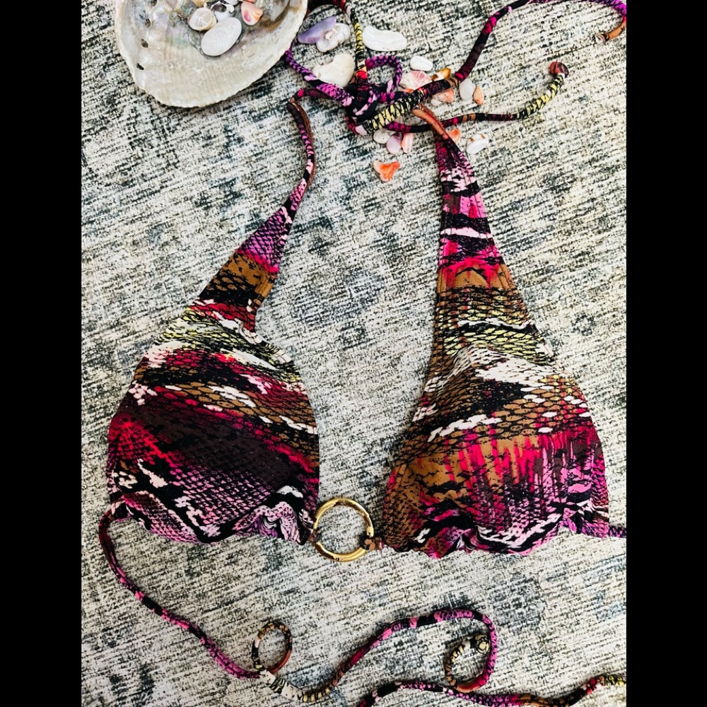 SPLIT SURF Bikini sneak top w/ gold ring sz M/L